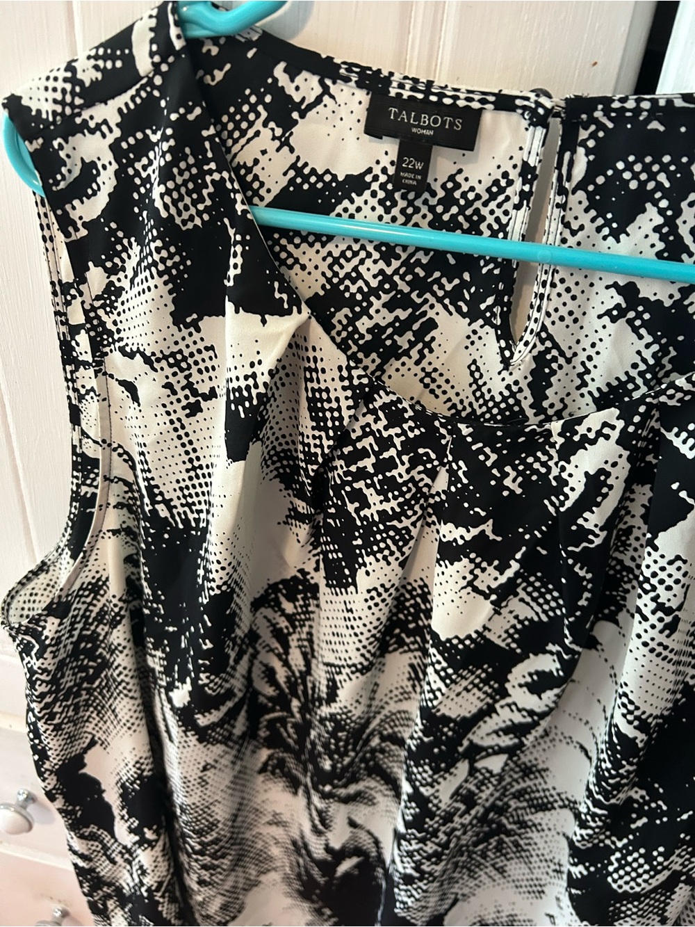 NWOT TALBOTS Printed Sleeveless Blouse w/Pleated Scoop Neck, Button Back